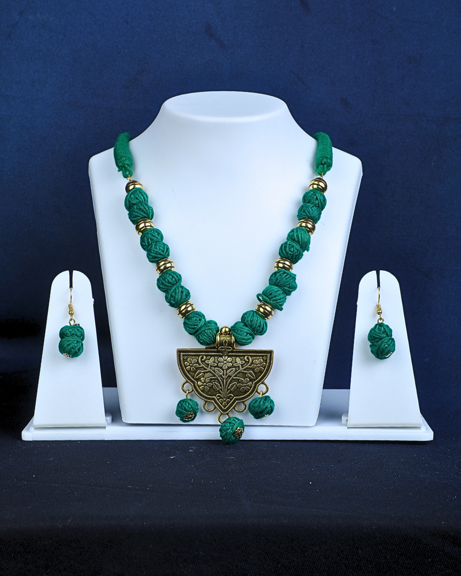 green cotton beads and pendal neckless